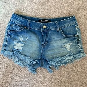 Jean booty shorts